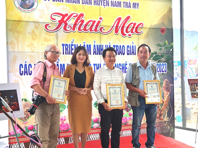 Triển lãm và trao giải cuộc thi ảnh nghệ thuật về văn hóa và con người Nam Trà My
