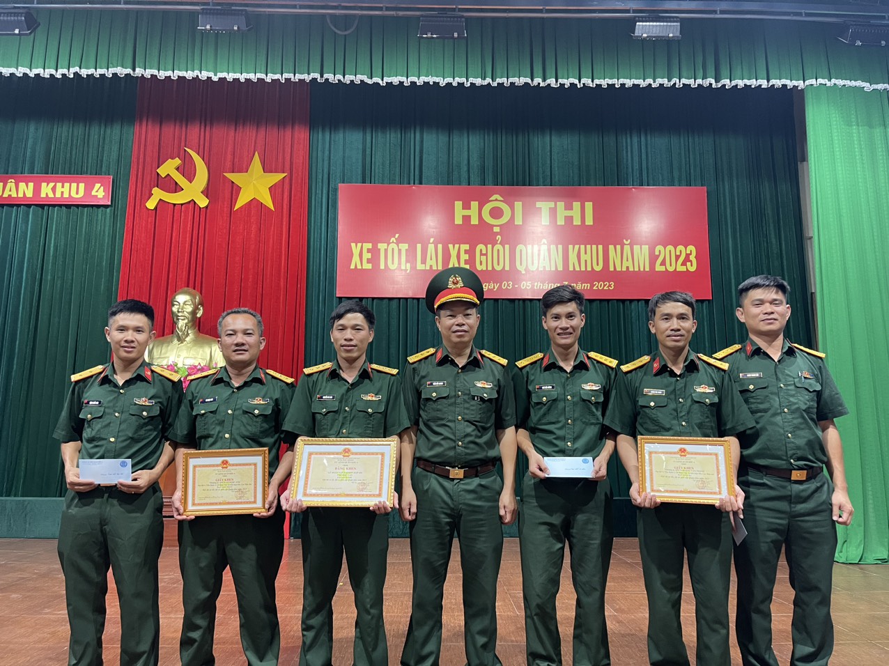 Người lái xe có duyên với hội thi