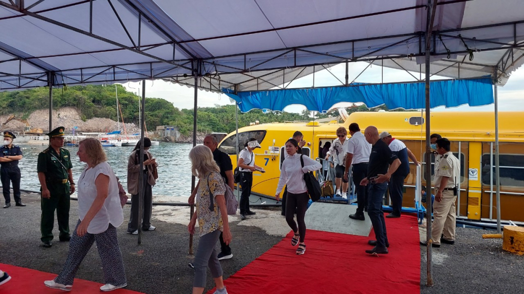 Tàu biển Spectrum of the Seas đưa 4 600 khách quốc tế đến Nha Trang
