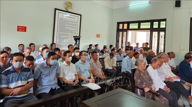 71 bị cáo bị tuyên phạt tù vì kê khống 1 213 mộ giả