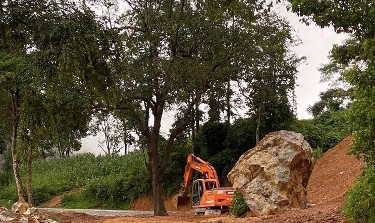 Nhiều điểm sạt lở gây ách tắc giao thông trên Quốc lộ 279