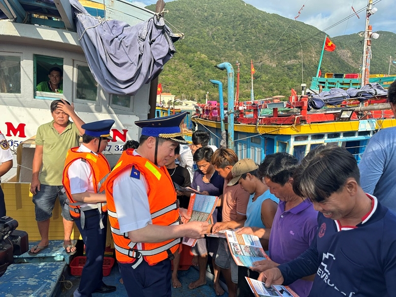 Khẩn trương thực hiện các biện pháp mạnh chống khai thác IUU