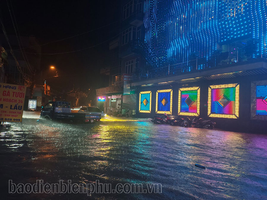Mưa lũ, sạt lở đất gây thiệt hại tại nhiều địa phương