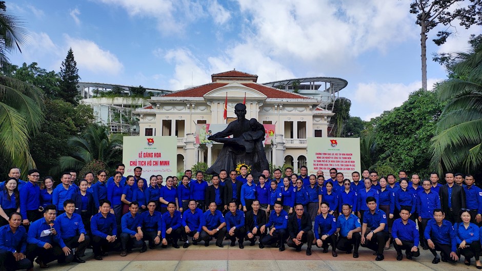 Giao lưu nghiệp vụ cán bộ Đoàn nước CHDC Nhân dân Lào