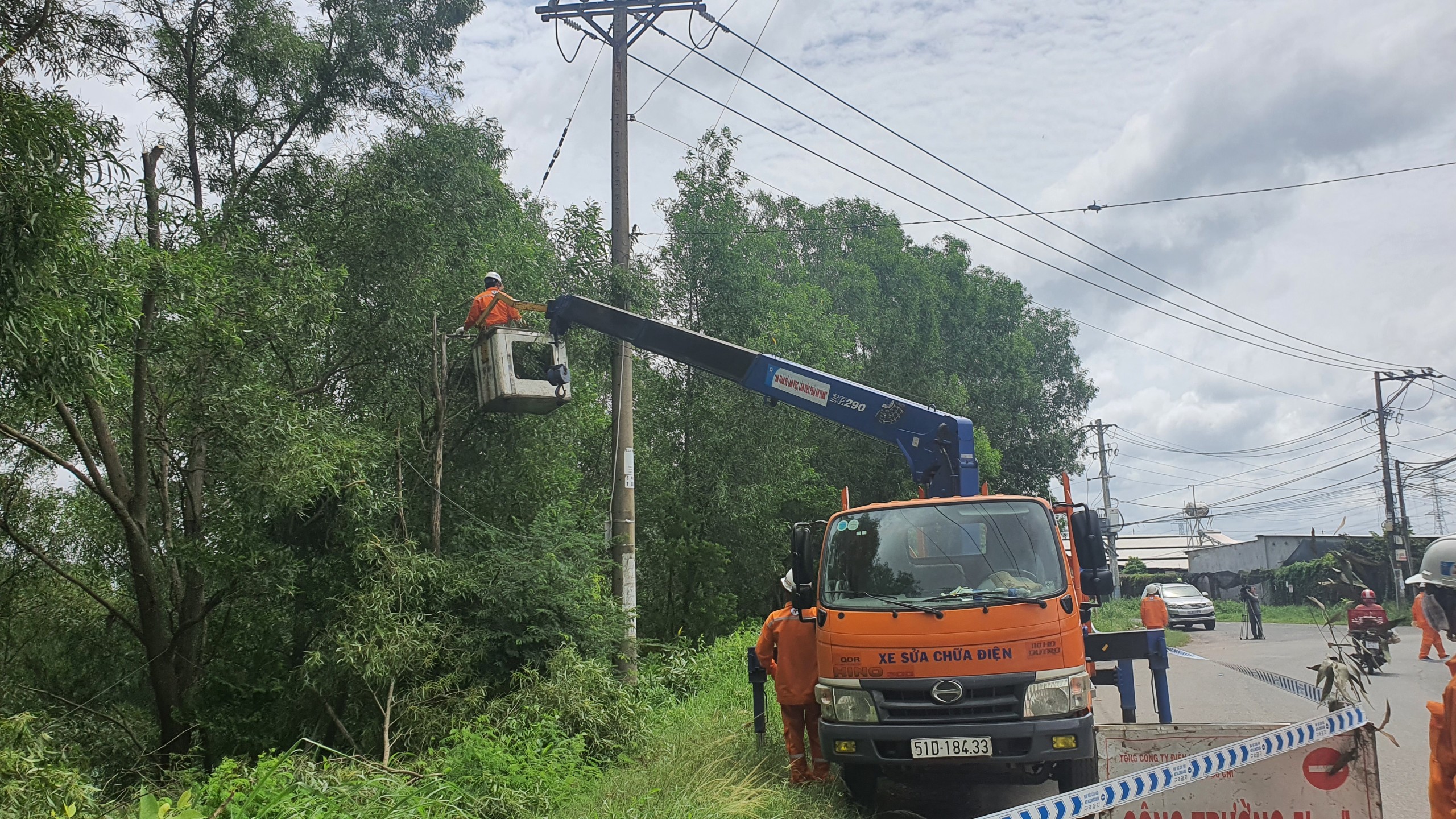 Đảm bảo cung cấp điện an toàn và liên tục trong mùa mưa bão