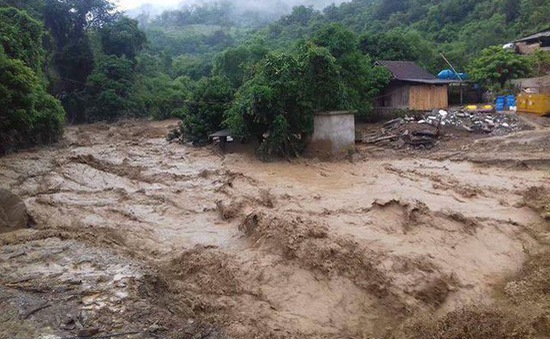Cảnh báo mưa dông và mưa lớn cục bộ, lốc, sét, gió giật mạnh ở Bắc Bộ và Bắc Trung Bộ
