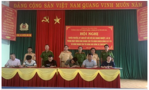 Đắk Nông chú trọng công tác tuyên truyền, vận động người dân tham gia giao thông an toàn