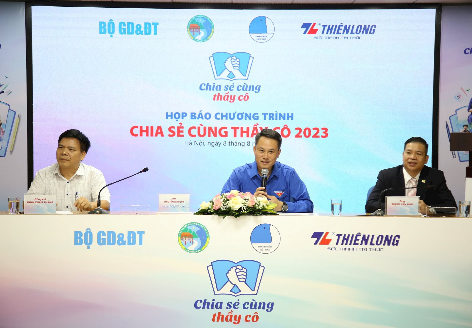 Tuyên dương các thầy cô giáo tiêu biểu đang công tác ở các trường tại các xã khó khăn