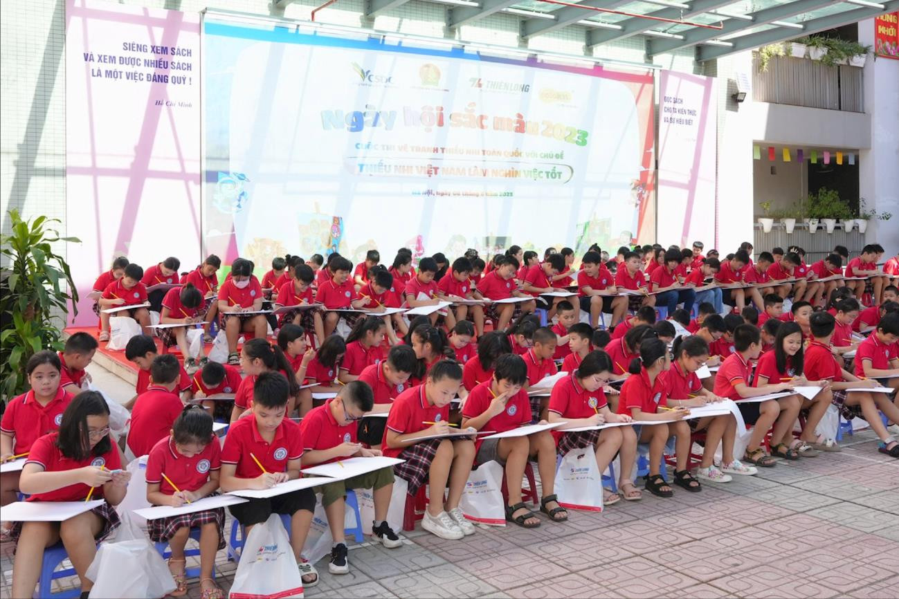 Tiếp tục nhận bài thi vẽ tranh “Thiếu nhi Việt Nam làm nghìn việc tốt”