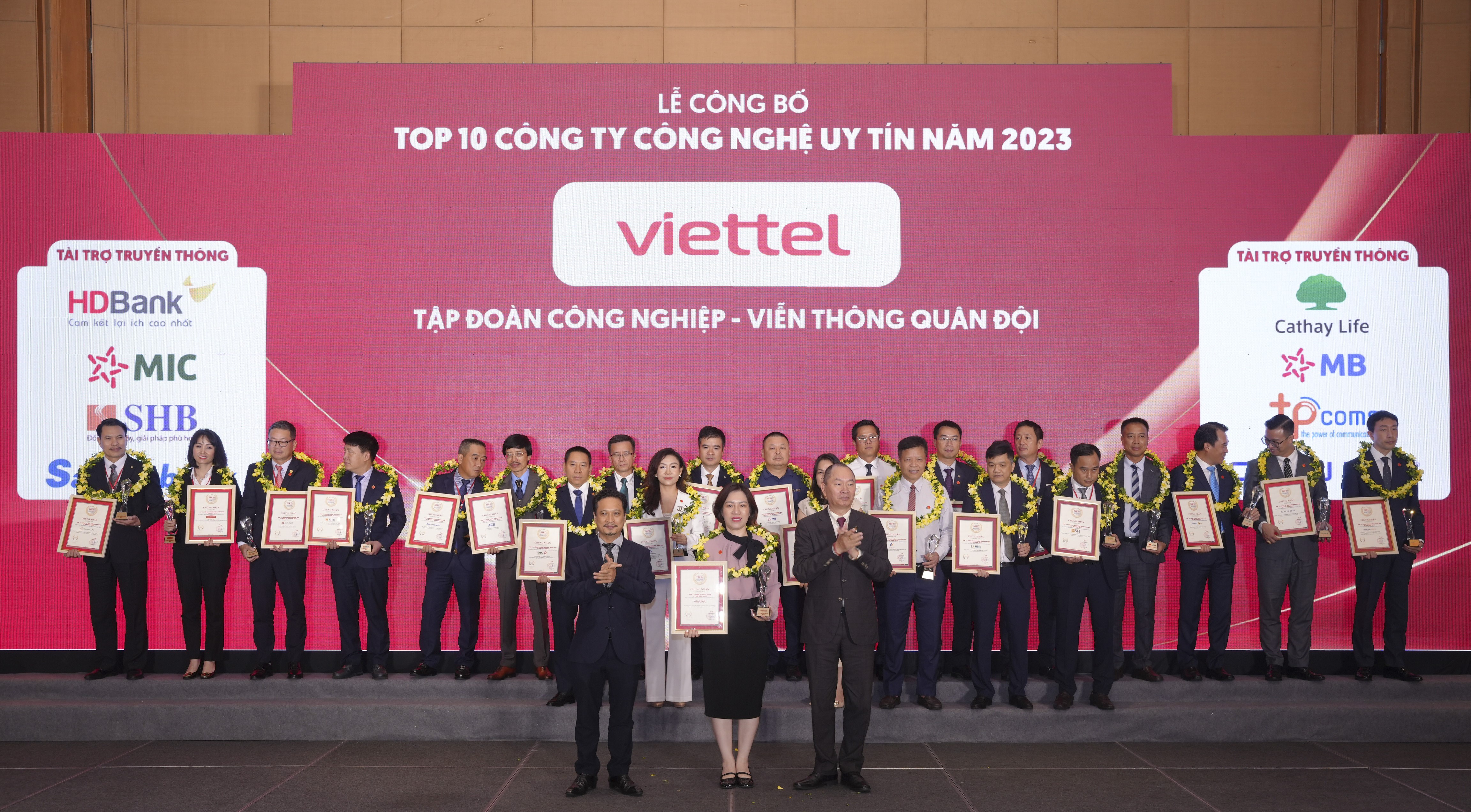 Viettel 6 năm liên tiếp là đơn vị công nghệ thông tin - viễn thông uy tín nhất Việt Nam