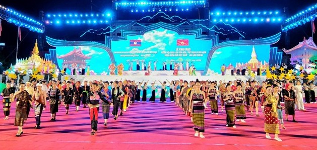 Tổ chức Tuần Văn hóa - Du lịch Tây Bắc và TP Hồ Chí Minh tại Lào