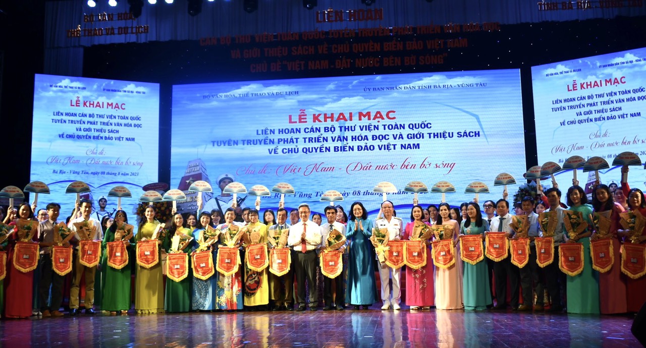 Tuyên truyền, phát triển văn hóa đọc và giới thiệu sách về chủ quyền biển, đảo Việt Nam