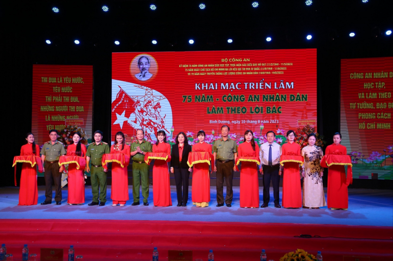 “75 năm - Công an nhân dân làm theo lời Bác”