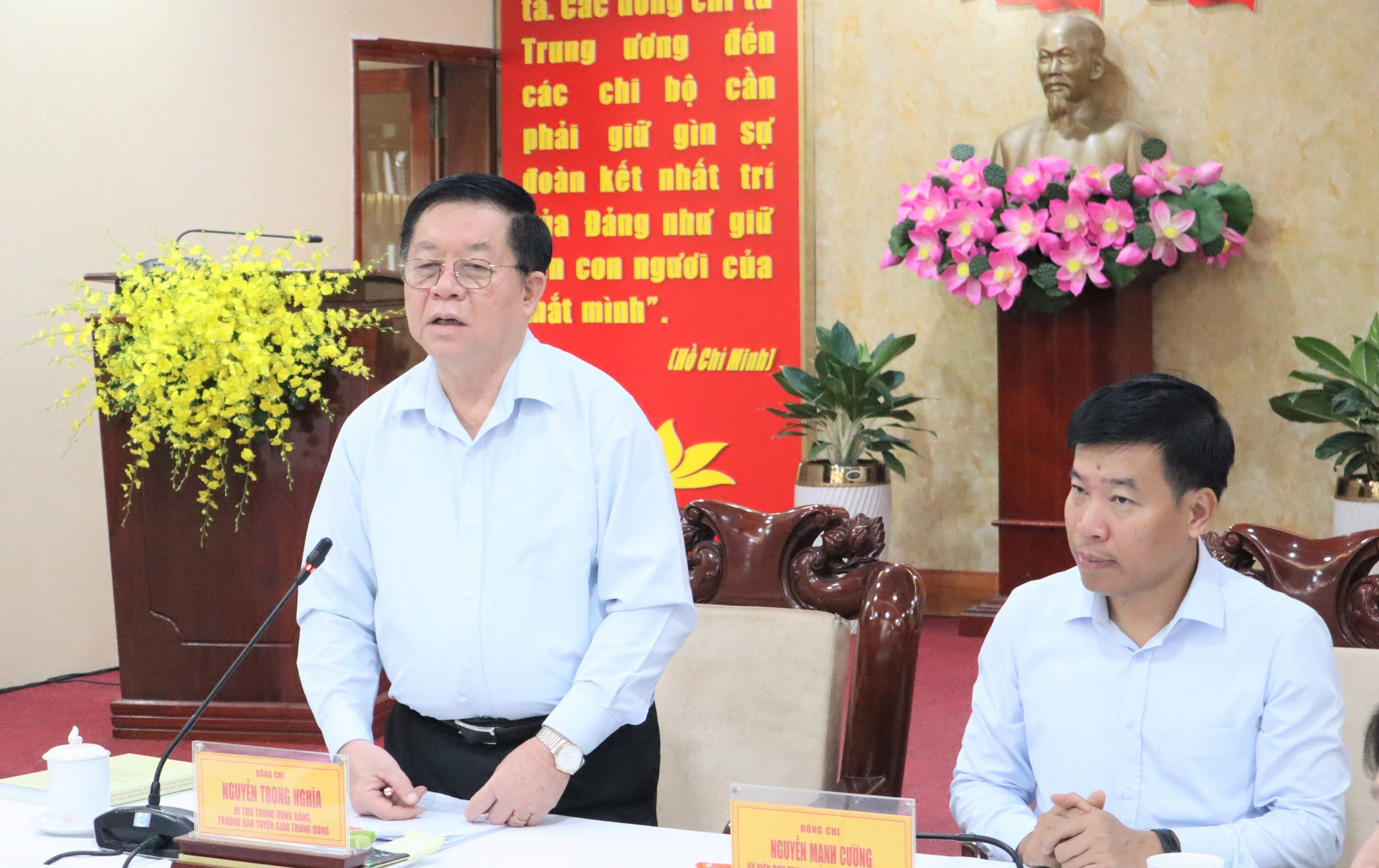 Phát triển kinh tế gắn với xây dựng Đảng bộ trong sạch, vững mạnh