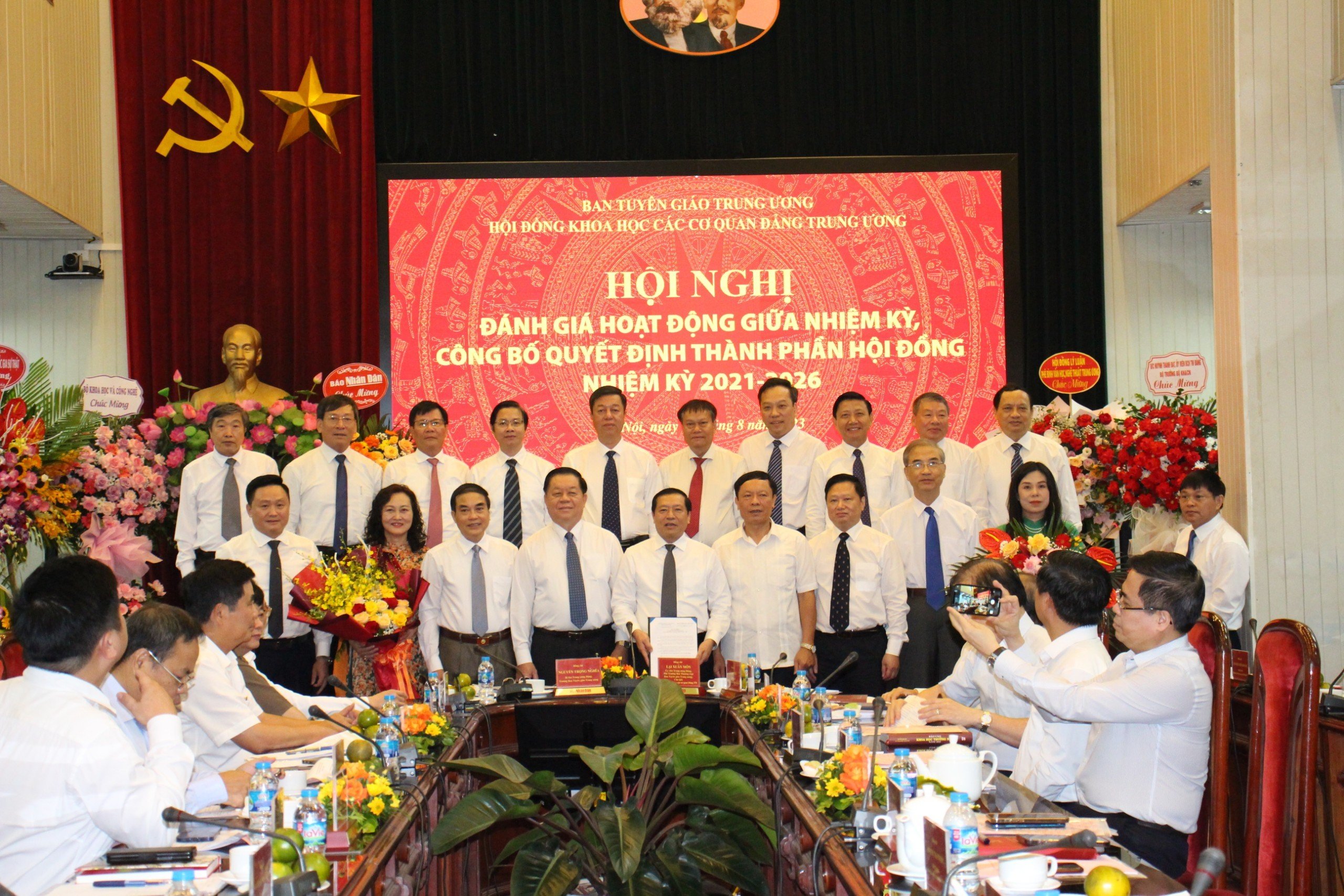 Đưa hoạt động khoa học của các cơ quan Đảng Trung ương ngày càng đi vào chiều sâu