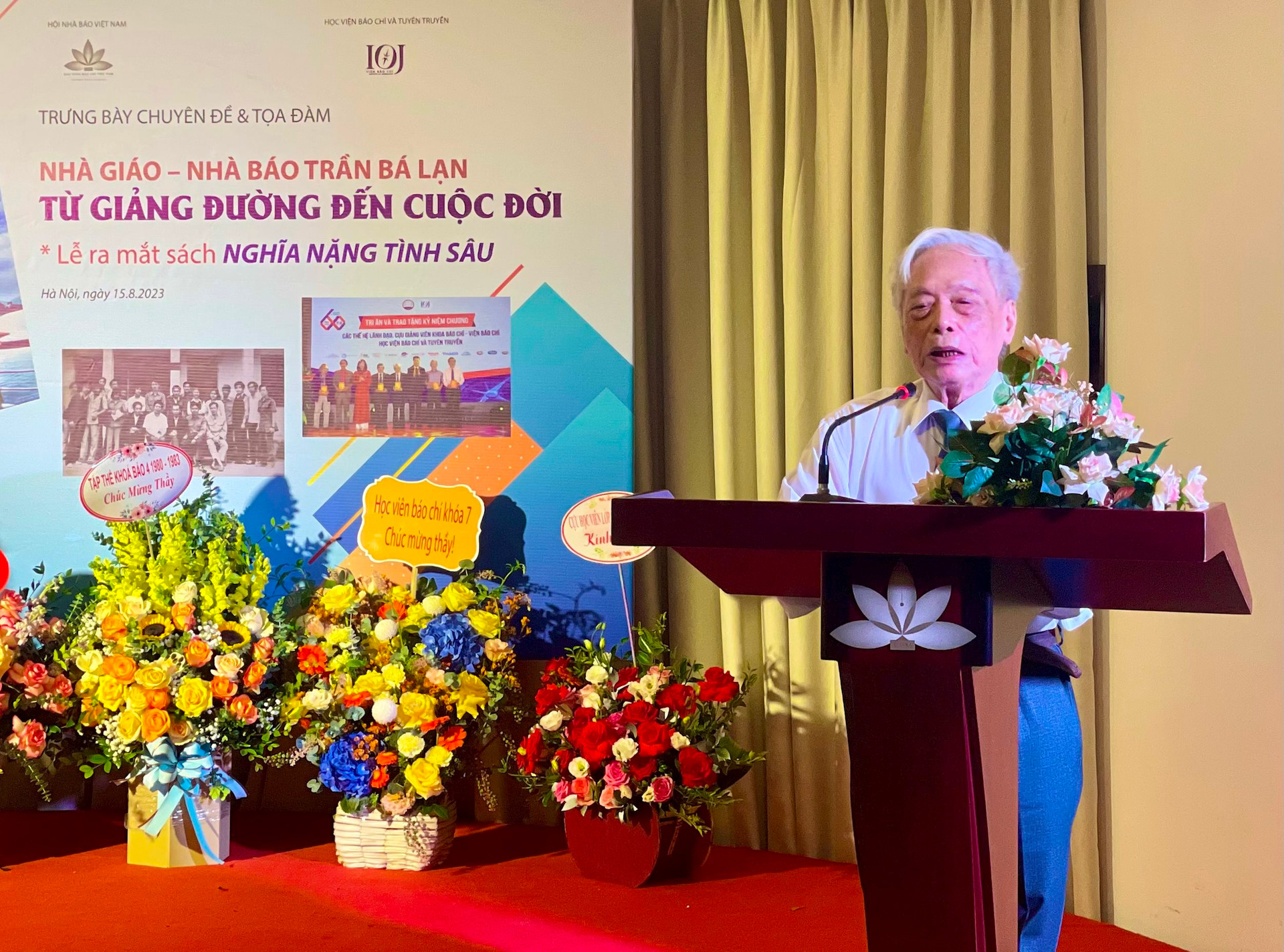 Ra mắt sách “Nghĩa nặng tình sâu” của nhà báo, nhà giáo Trần Bá Lạn