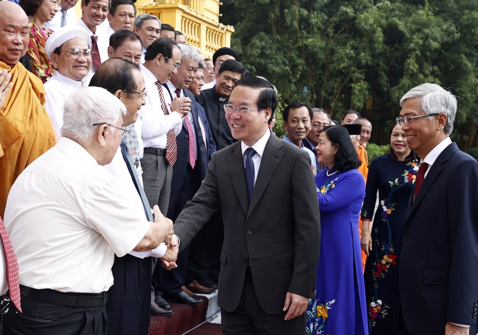 Mỗi con người của Thành phố Hồ Chí Minh cần phải là những nhân tố điển hình