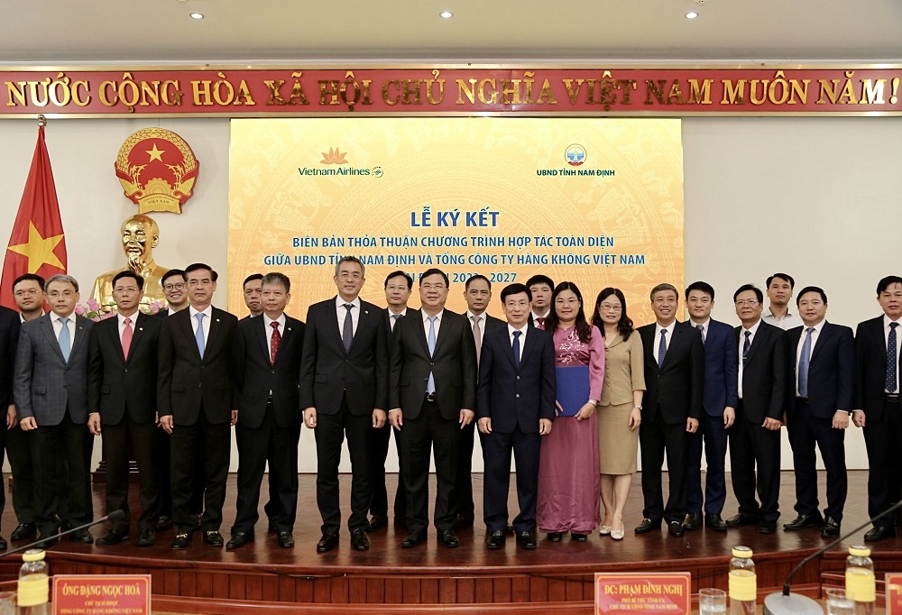 Vietnam Airlines và tỉnh Nam Định ký kết hợp tác toàn diện