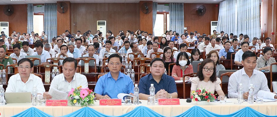 Bình Phước TP Đồng Xoài nghiên cứu, học tập các quy định của Trung ương và Tỉnh ủy