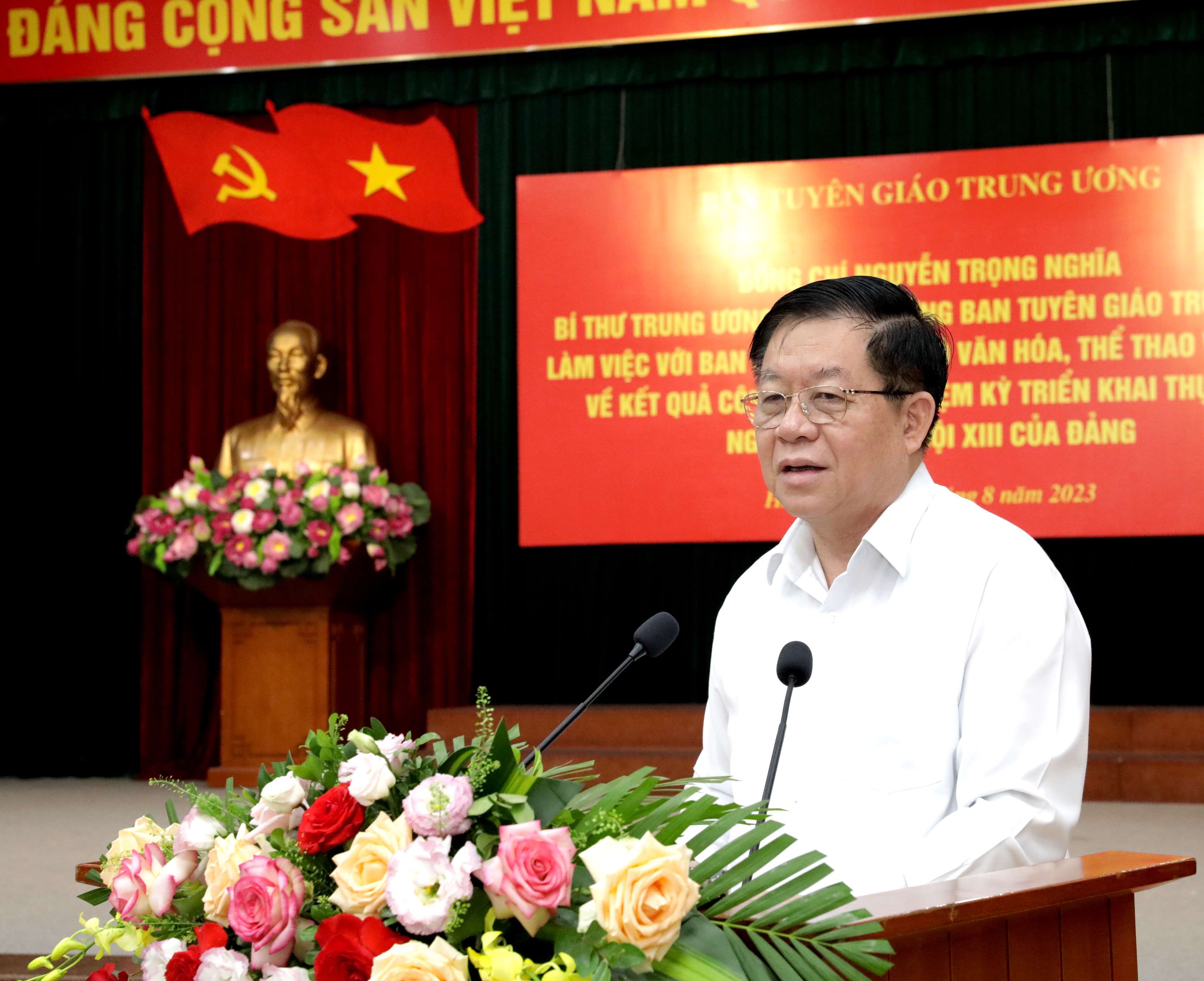 Tiếp tục đổi mới tư duy về phát triển văn hóa