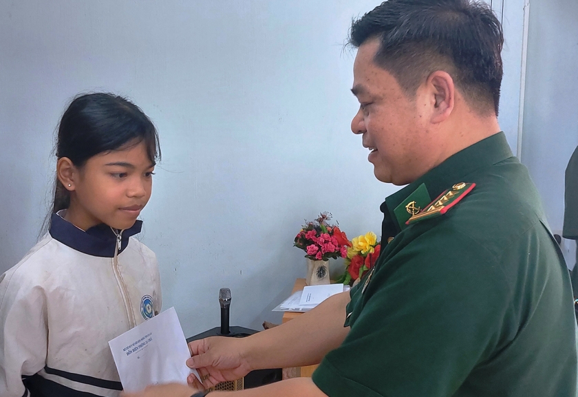 Thiết thực các hoạt động hỗ trợ học sinh dân tộc thiểu số khó khăn