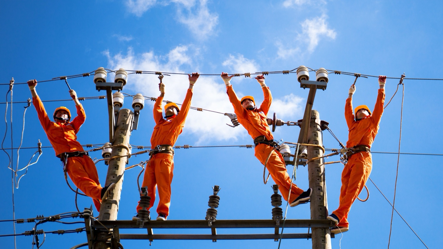 Kiểm điểm nhiều lãnh đạo các đơn vị trực thuộc Tập đoàn Điện lực