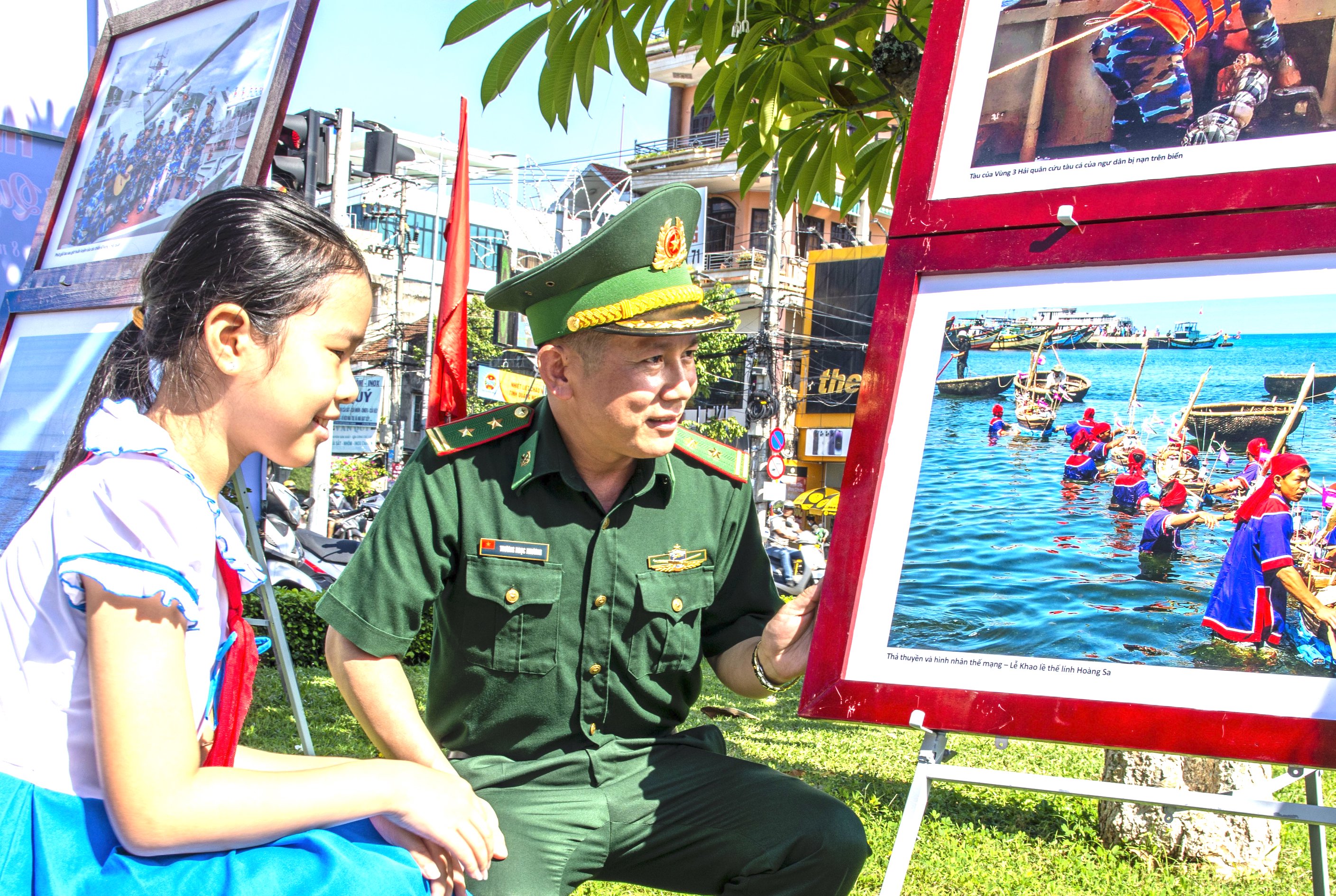 Triển lãm ảnh Hoàng Sa-Trường Sa trong lòng Quảng Ngãi