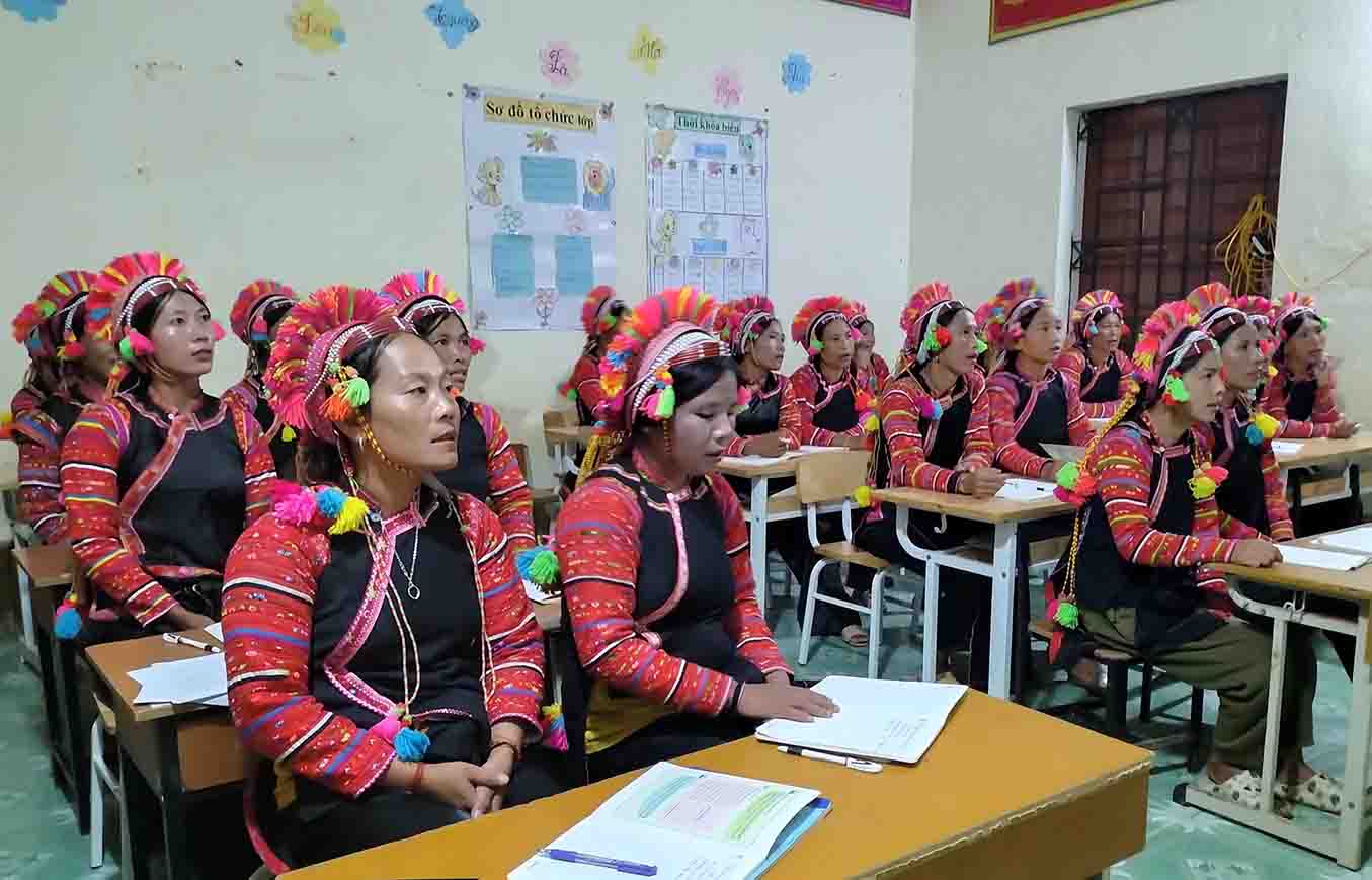 Nỗ lực xóa mù chữ trong đồng bào dân tộc thiểu số