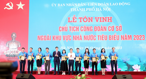 Biểu dương những điển hình trong CNVCLĐ Thủ đô
