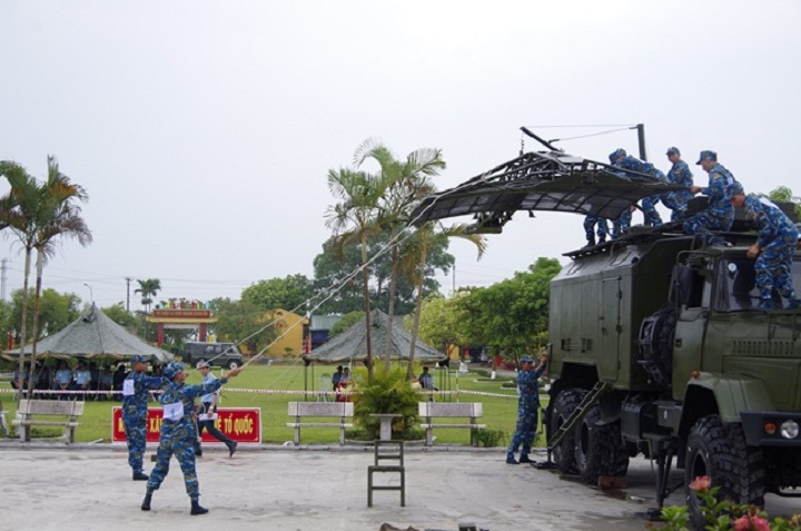 Ra sức thi đua, mừng ngày truyền thống