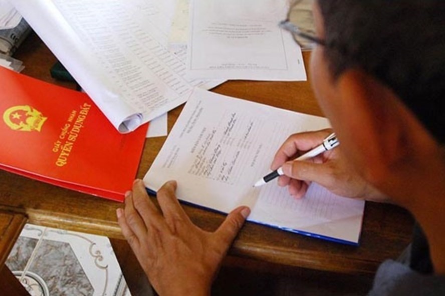 Điều kiện thêm tên vợ, chồng vào “sổ đỏ”