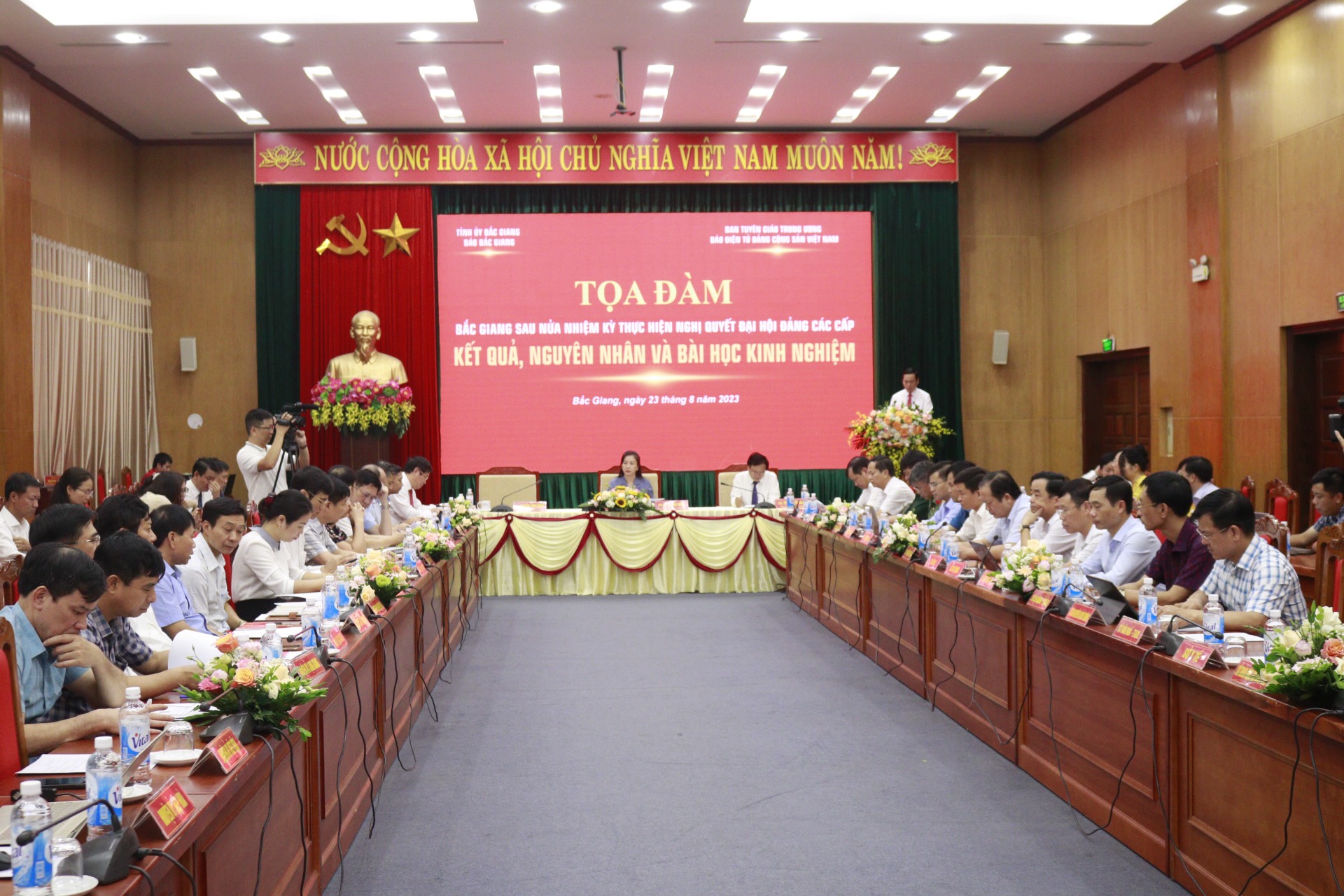 Tọa đàm “Bắc Giang sau nửa nhiệm kỳ thực hiện nghị quyết đại hội Đảng các cấp - Kết quả, nguyên nhân và bài học kinh nghiệm”