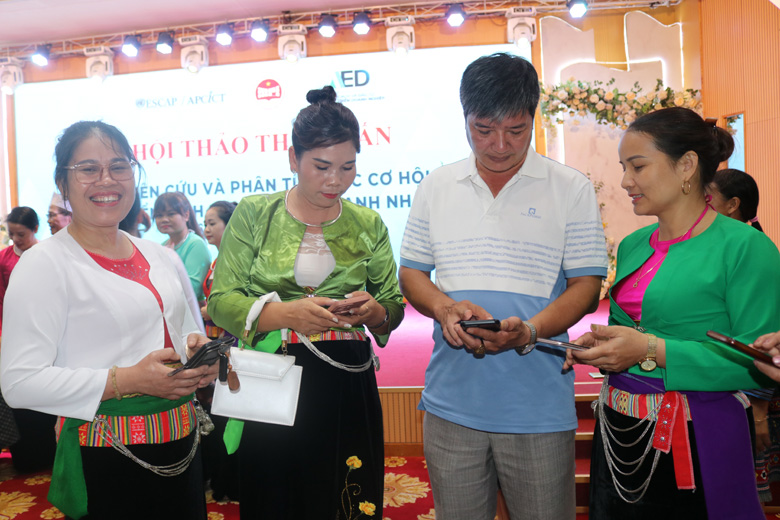 Giúp đồng bào phát huy tiềm năng, thế mạnh tự nhiên và văn hoá dân tộc