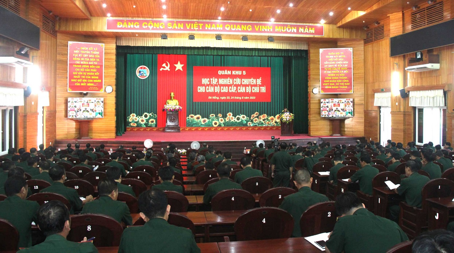 Quân khu 5 tổ chức học tập, nghiên cứu chuyên đề cho cán bộ cao cấp