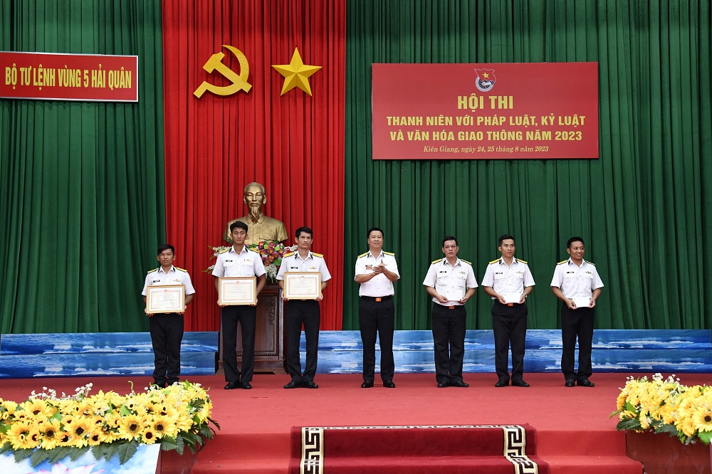 Thanh niên với pháp luật, kỷ luật và văn hóa giao thông
