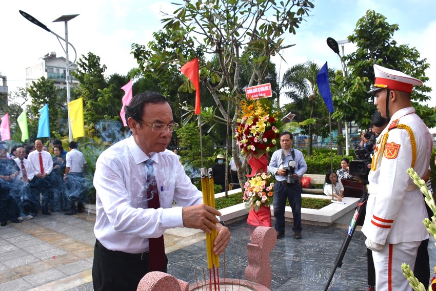 Lãnh đạo TP Hồ Chí Minh dâng hương tại Di tích Lịch sử Quốc gia Ngã Ba Giồng