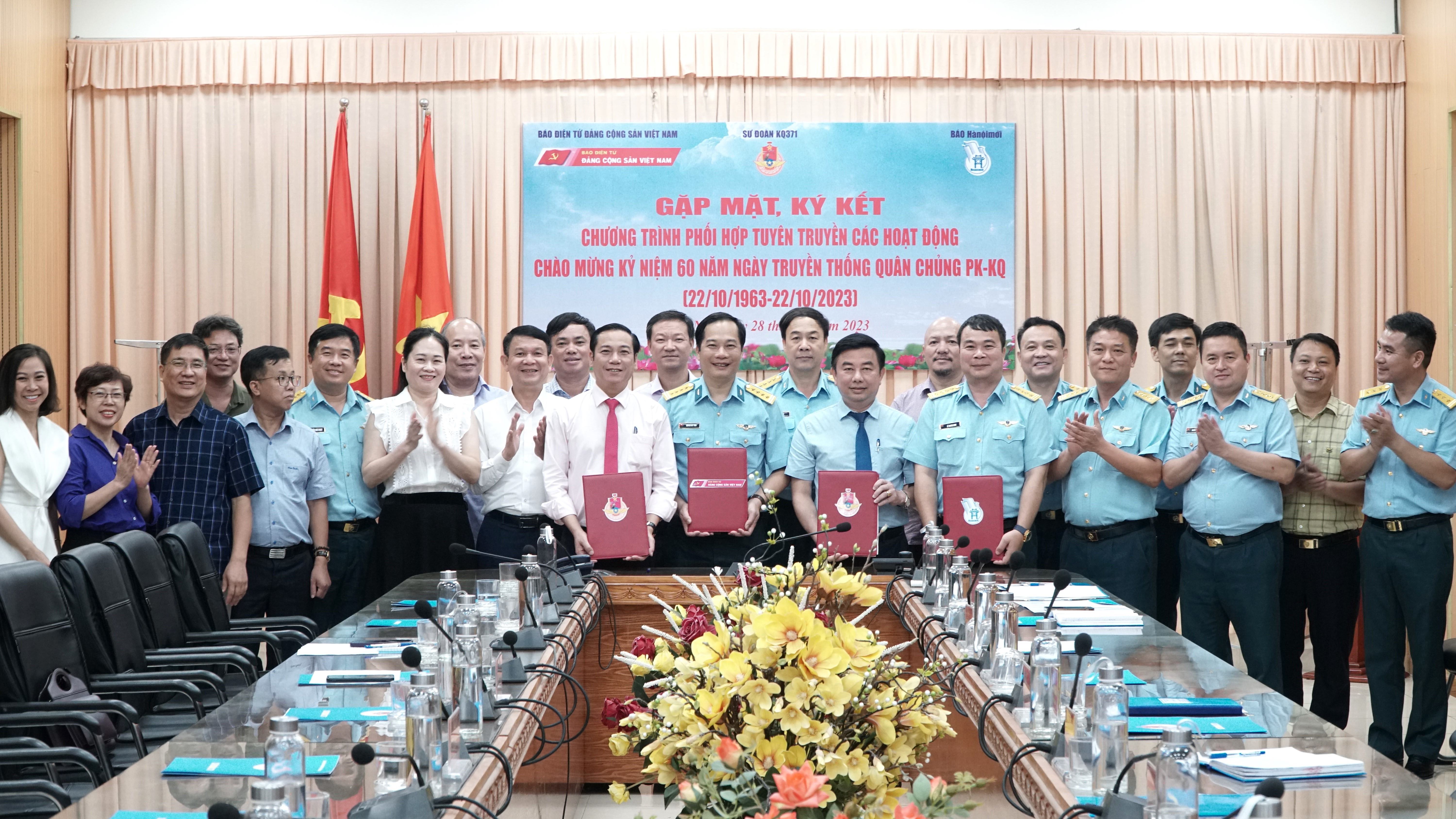 Đẩy mạnh tuyên truyền 60 năm truyền thống Quân chủng Phòng không - Không quân