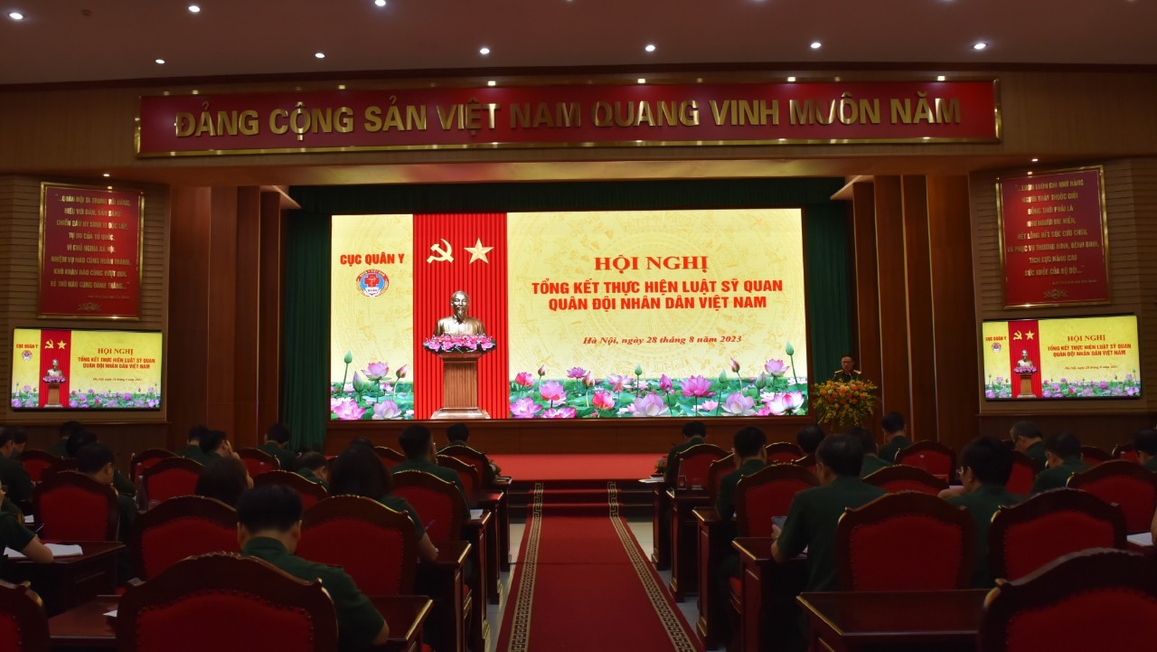 Đề nghị nâng các chức danh tương đương và trần quân hàm
