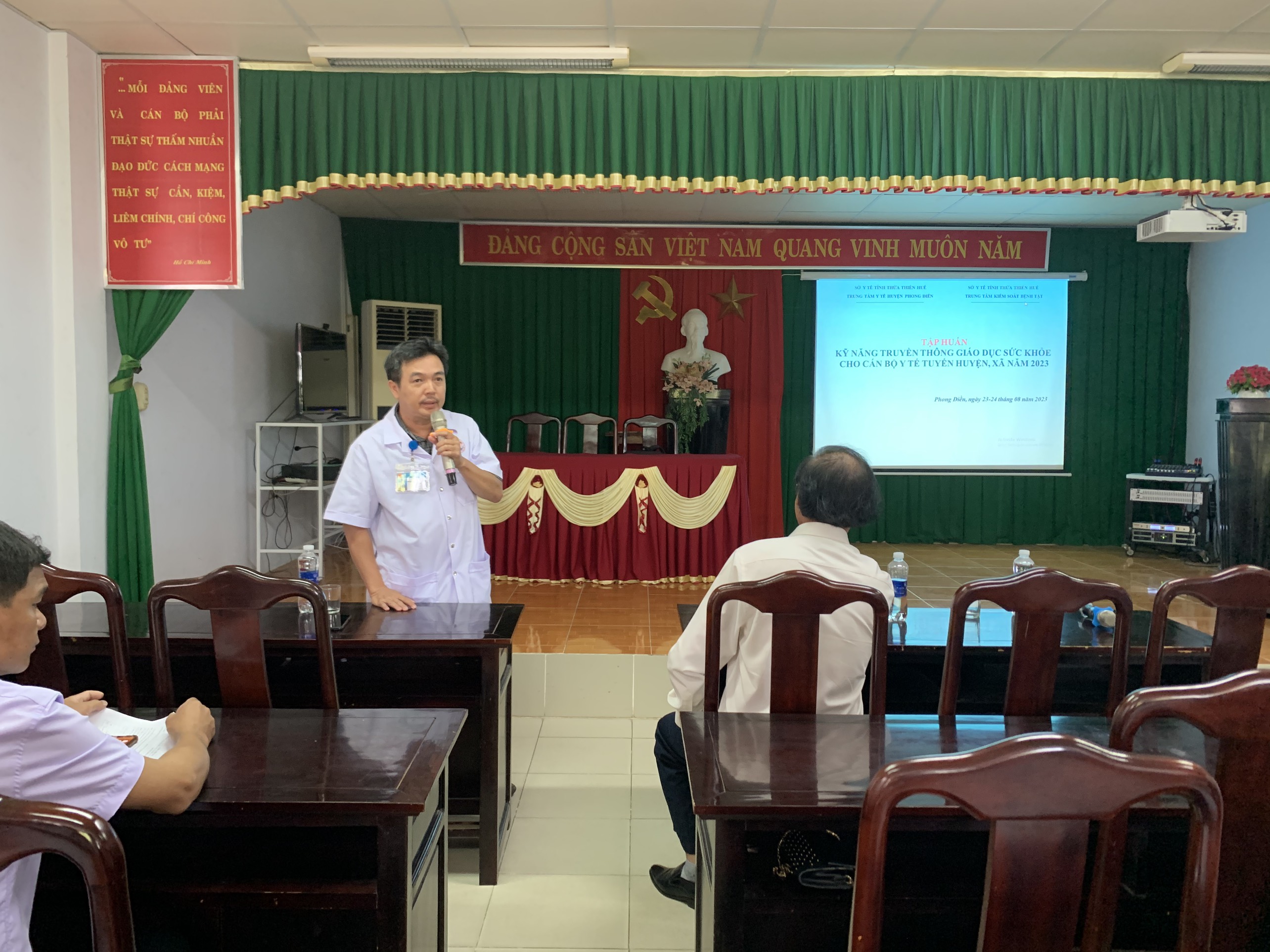 Thừa Thiên Huế Đẩy mạnh trang bị kỹ năng truyền thông giáo dục sức khỏe cho cán bộ y tế