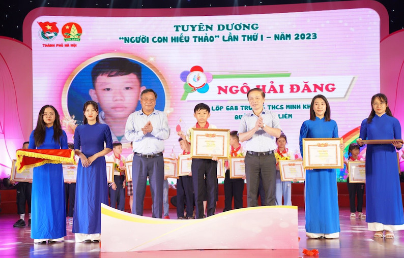 Lần đầu tiên Hà Nội tuyên dương những “Người con hiếu thảo”