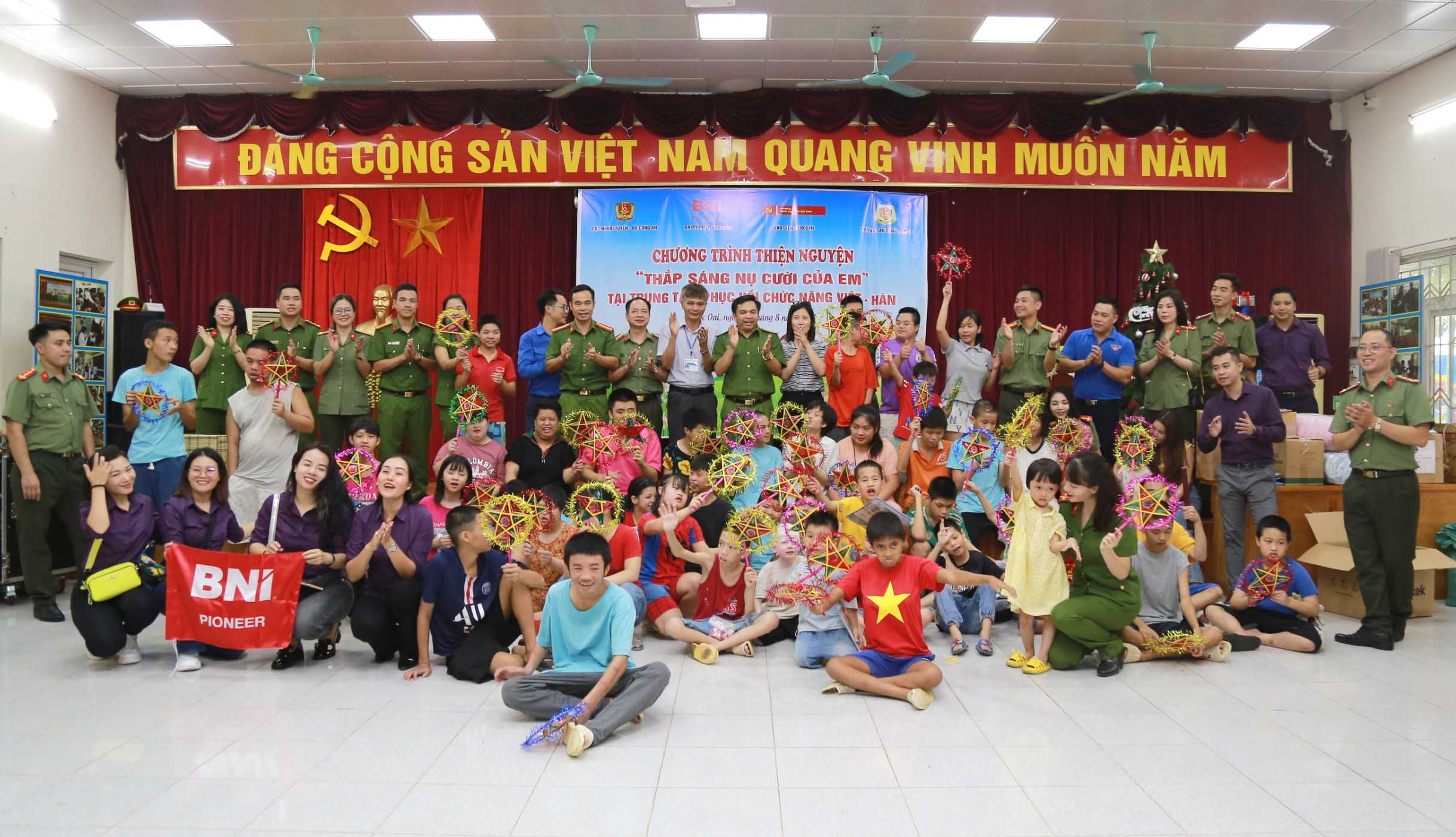 Thắp sáng nụ cười của em” tại Trung tâm Phục hồi chức năng Việt – Hàn