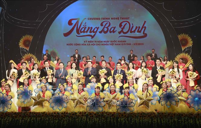 Chủ tịch Quốc hội Vương Đình Huệ dự Chương trình nghệ thuật “Nắng Ba Đình”
