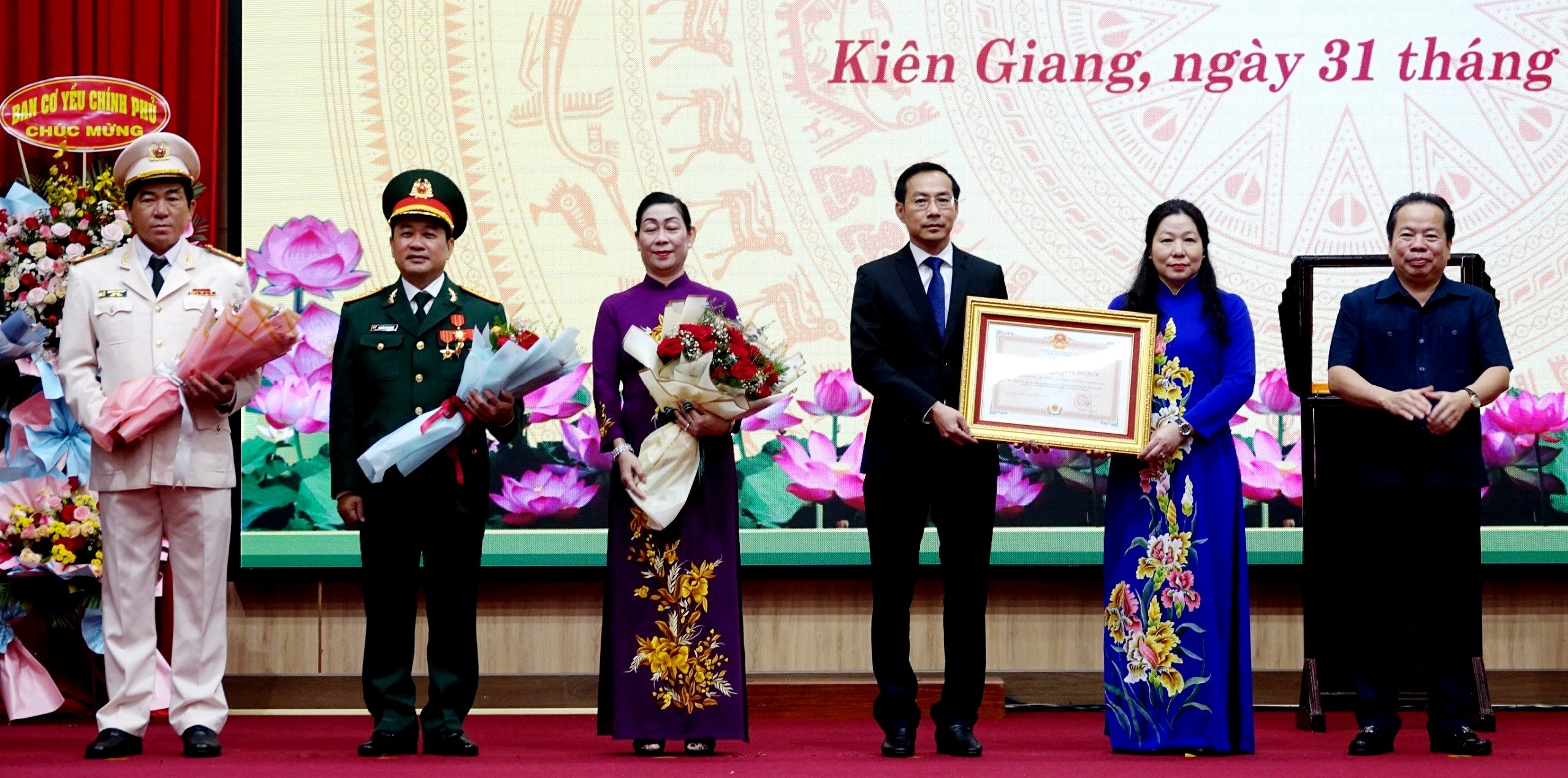 Kiên Giang vinh dự đón nhận Huân chương bảo vệ Tổ quốc hạng Ba
