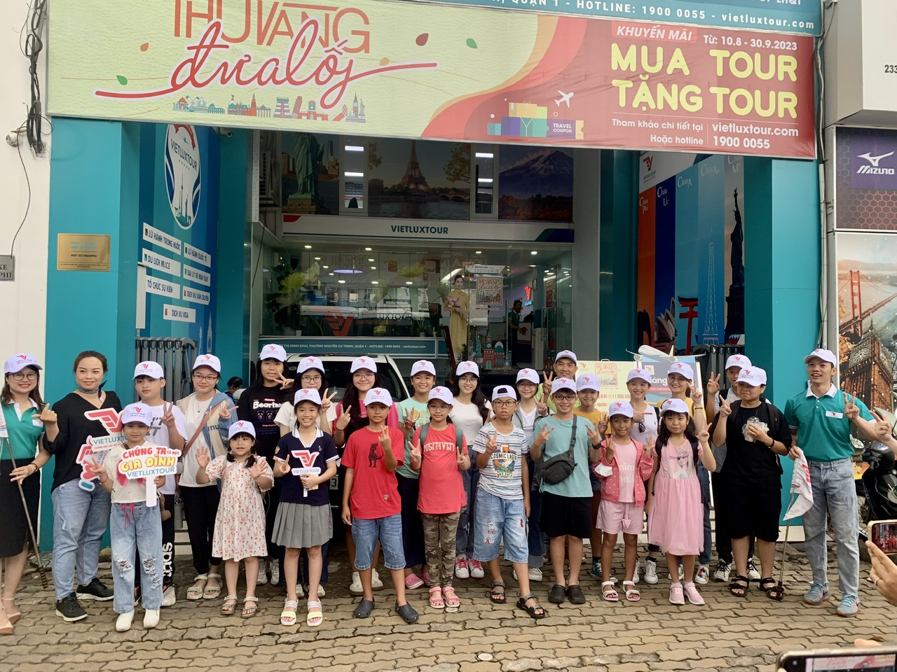 Các em thiếu nhi tham quan Bảo tàng Biệt động Sài Gòn - Gia Định