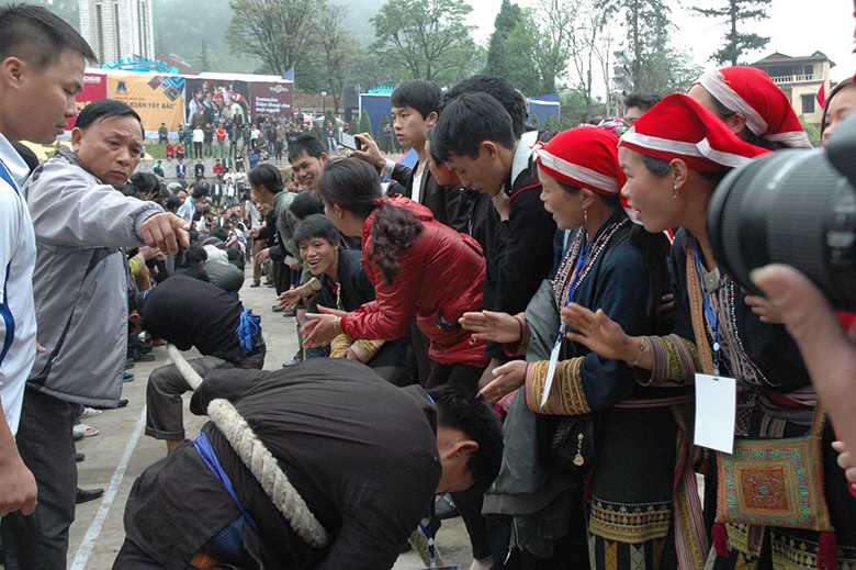 Người dân tộc thiểu số với quyền tiếp cận các địa điểm công cộng