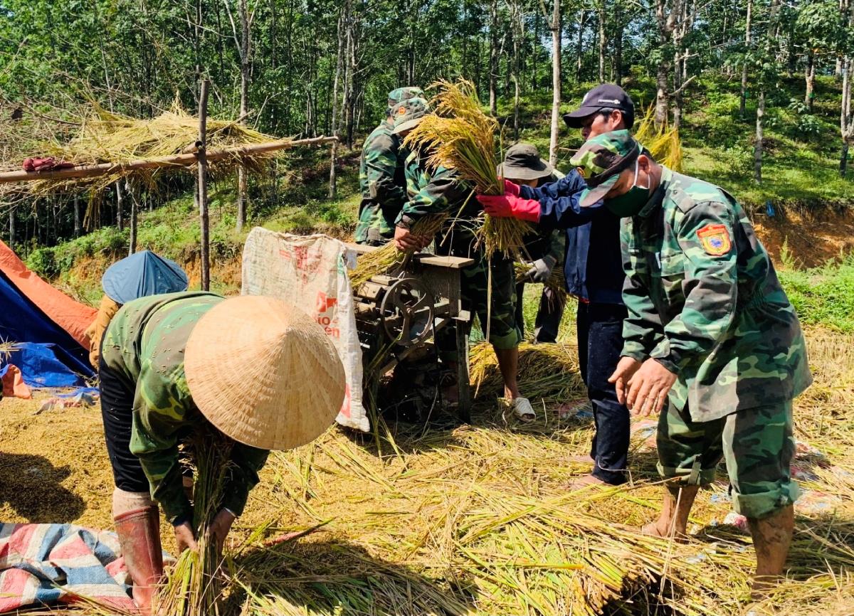 Xây dựng các mô hình gắn kết quân dân để giảm nghèo bền vững vùng đồng bào DTTS MN