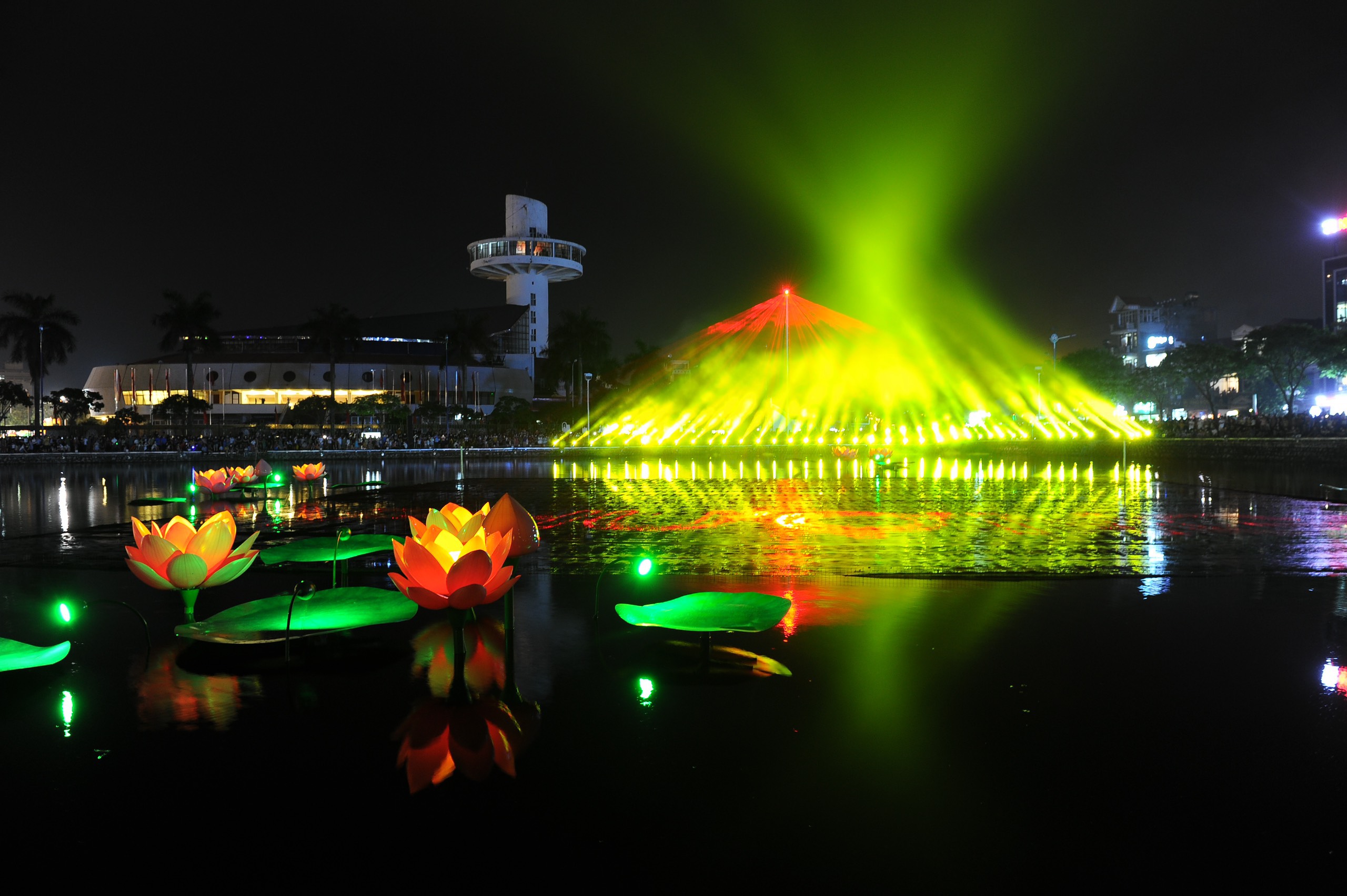 Thành phố Hải Dương lung linh sắc màu, đón hàng vạn lượt khách đến phố đi bộ Bạch Đằng