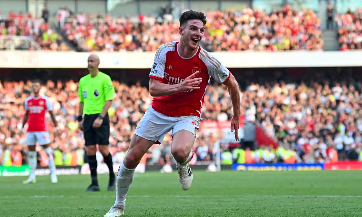 Arsenal thắng nghẹt thở ở đại chiến nước Anh