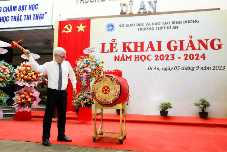 Hơn 520 000 học sinh Bình Dương bước vào năm học mới