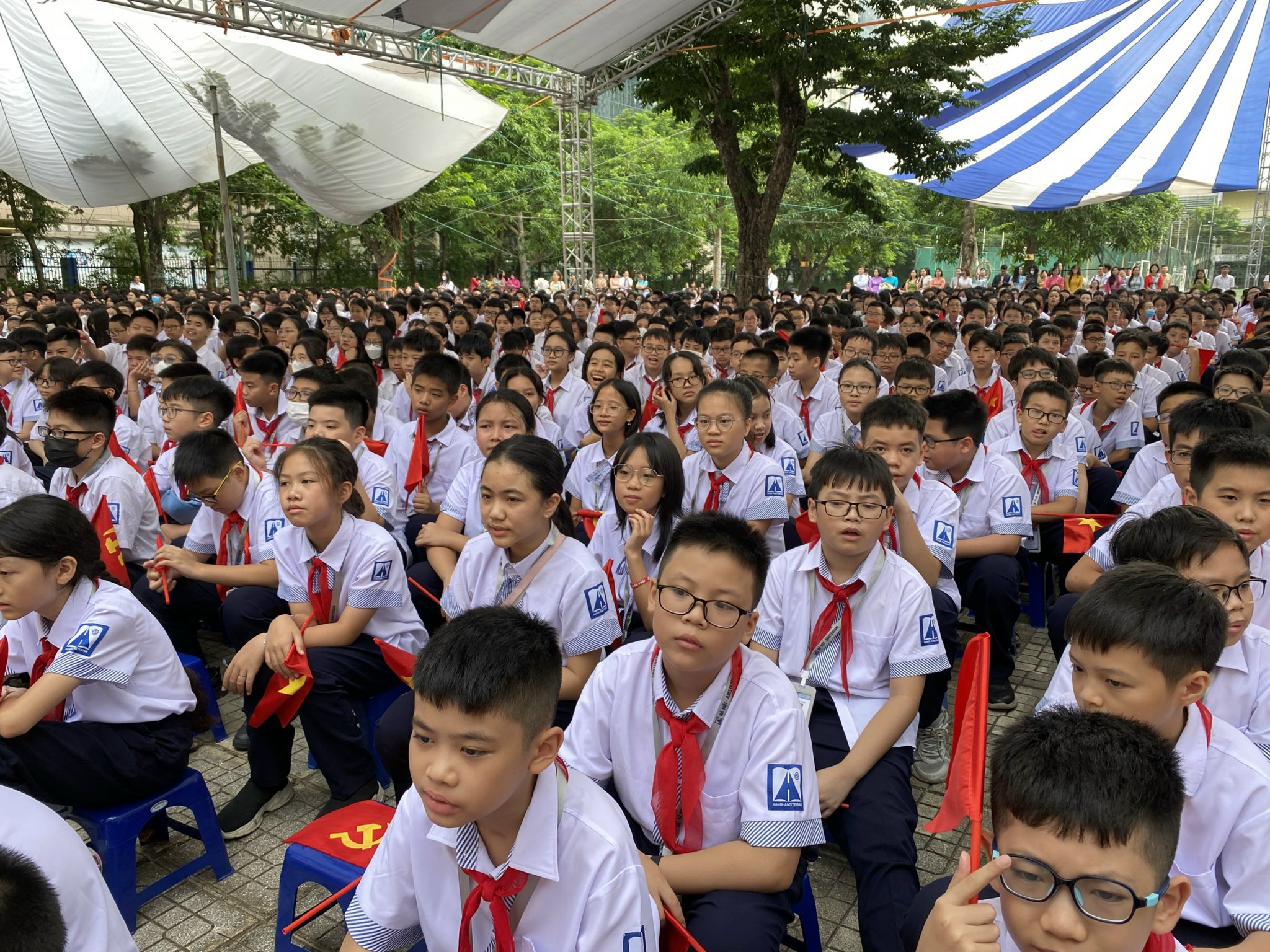 Khoảng 23 triệu học sinh cả nước bước vào năm học mới